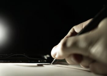 الكتابة الأيديولوجية