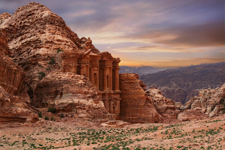 الأردن، نقطة تقاطع على طريق الأديان والإمبراطوريات